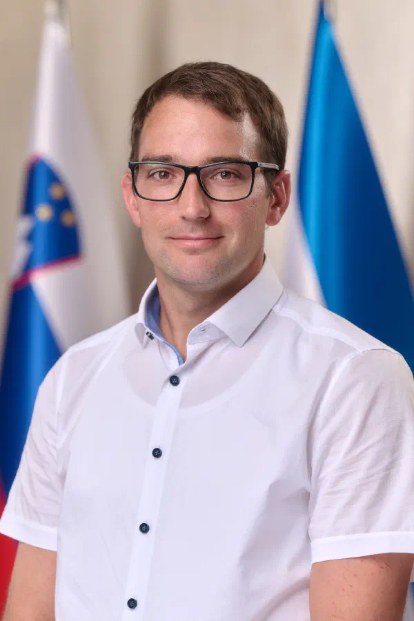 Portret: Simon Smolar