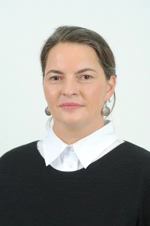 Portret: Nina Plestenjak